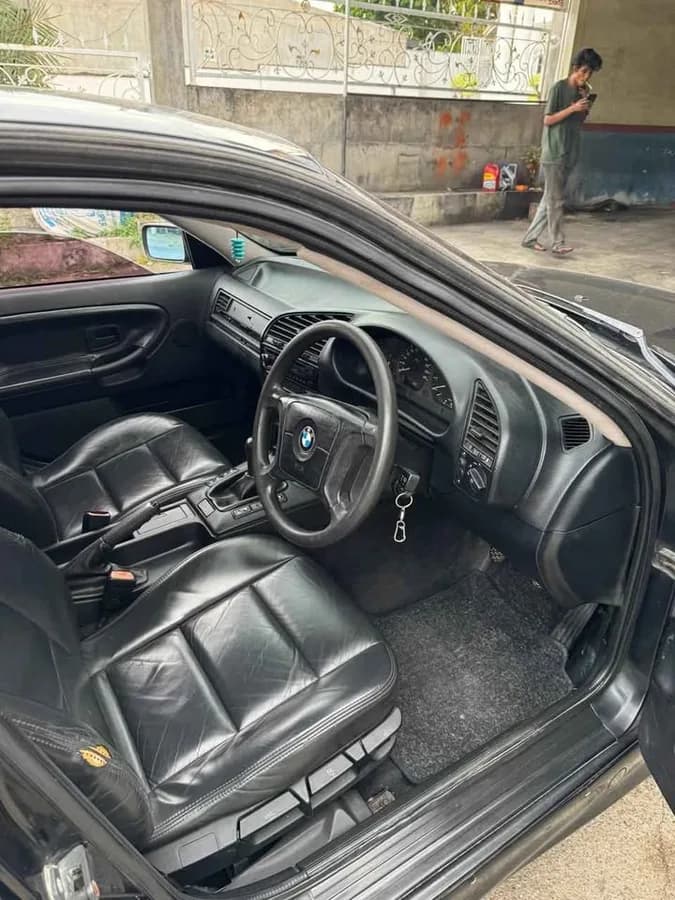 Dijual BMW E36 318i