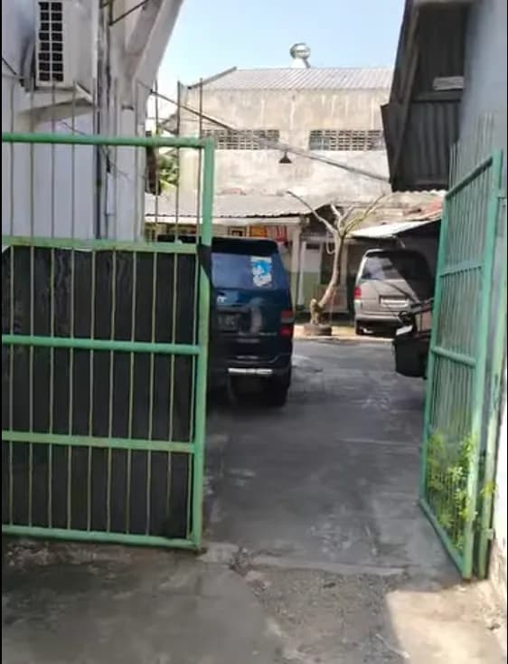 Dijual bangunan dua lantai di Purworejo Doplang